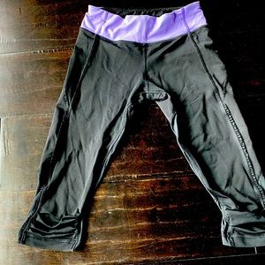 Lululemon crop pants size 2/4, black/purple